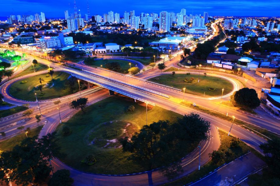 Panorâmica de Cuiabá · Skyline da capital ao pôr do sol