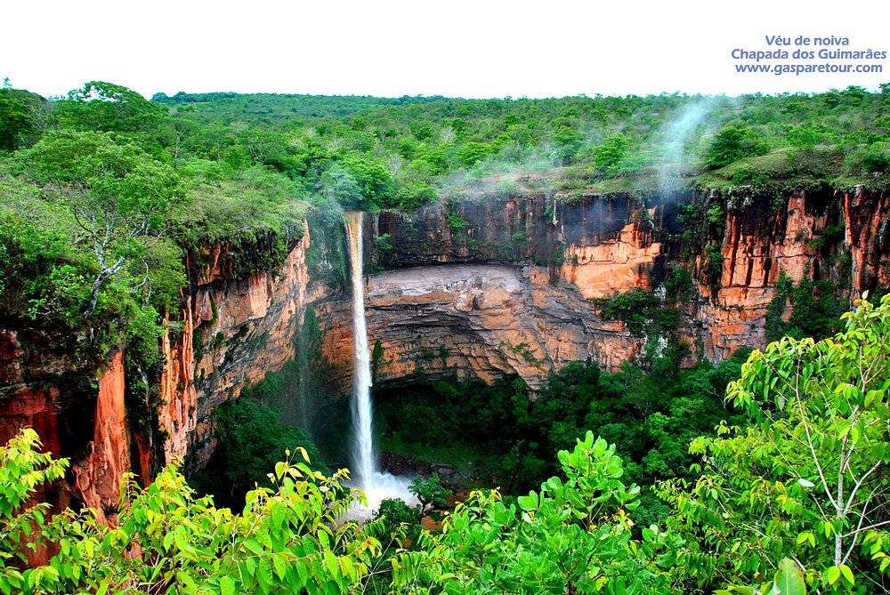 Cachoeira Véu de Noiva na Chapada dos Guimarães